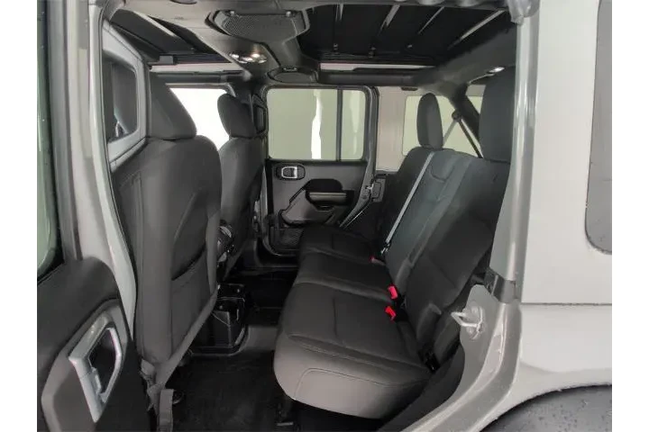 $30498 : Jeep Wrangler Unlimited 2021 image 8