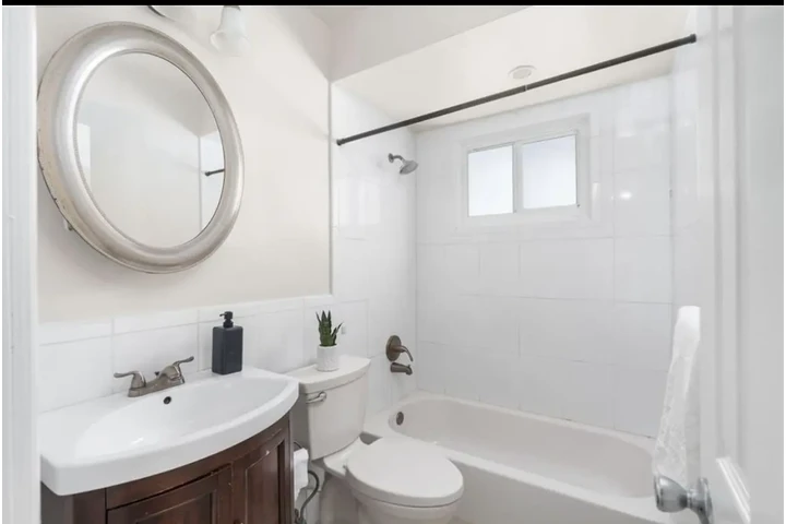 $2050 : Rent image 5