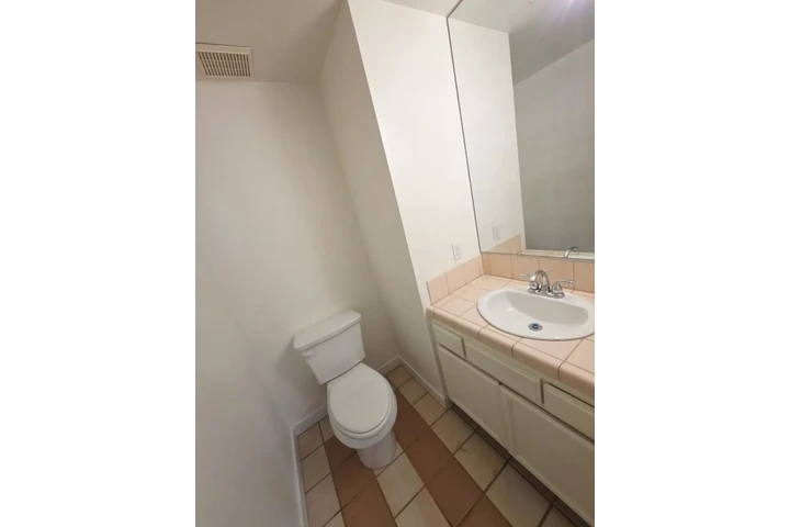 $1970 : 2 Bedroom Apt in James M wood image 8