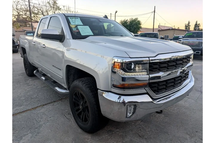 2017 Silverado 1500 LT Double image 3