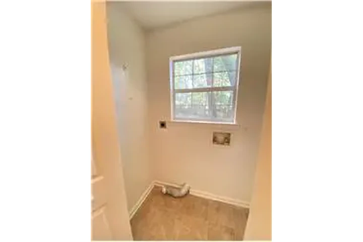 $2150 : Rental property with 3 bedro image 9