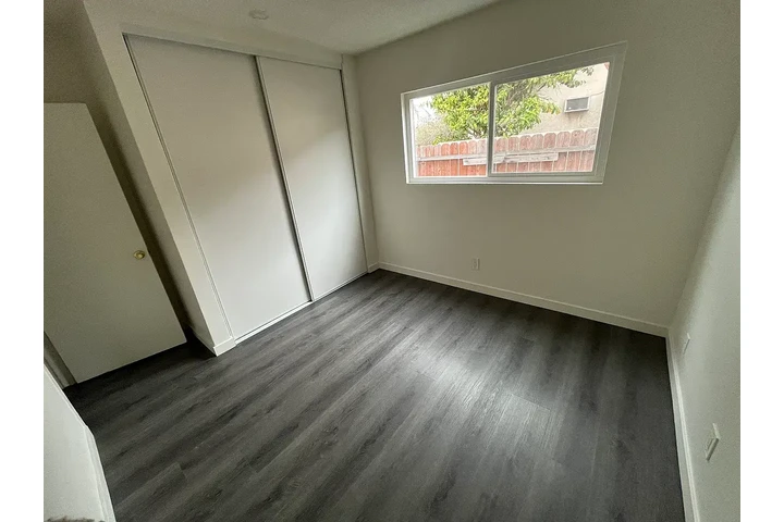 $1200 : Downey Renta Listo image 3