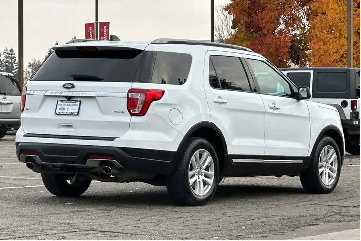 $12932 : Ford Explorer 2018 AWD XLT 4 image 2