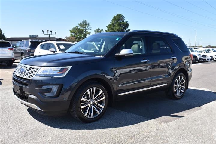 2017 Explorer Platinum image 1