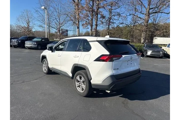 $26402 : Toyota RAV4 2024 XLE 4dr SUV image 5