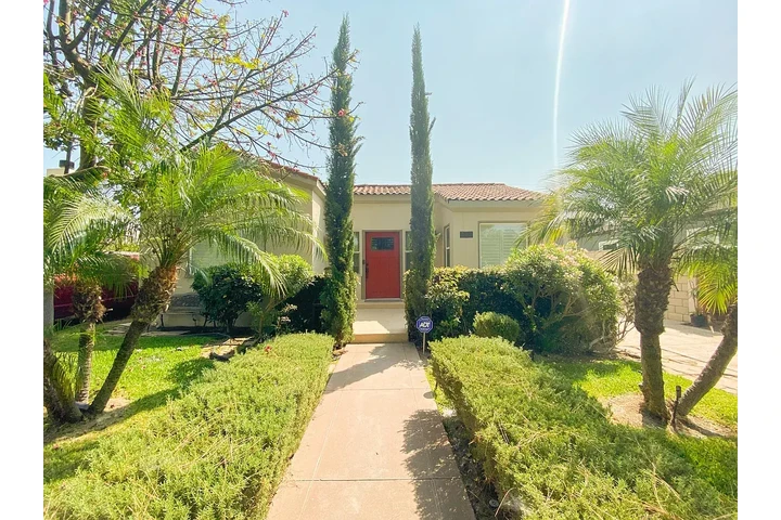 $1175 : Santa Ana Available 2 & 1 image 1