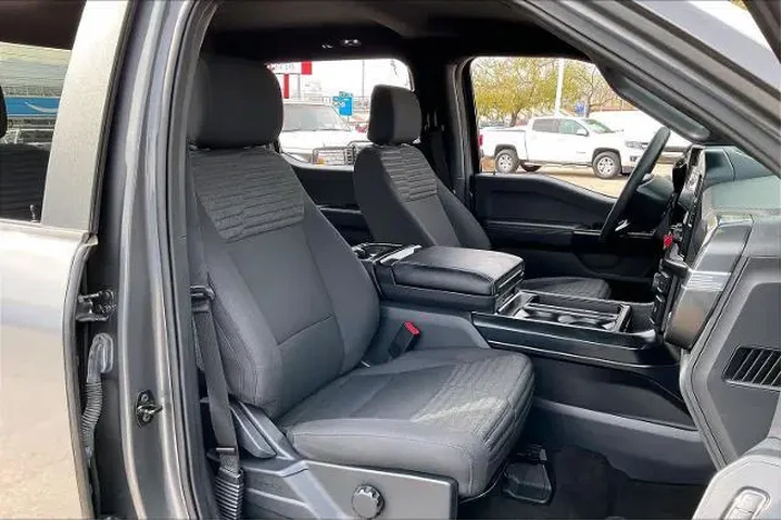 $35038 : Ford F-150 2023 4x2 XL 4dr S image 8