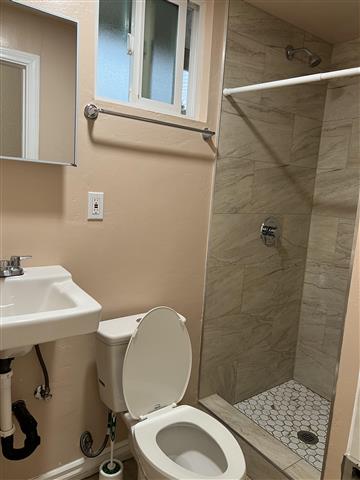 $995 : Se renta cuarto con baño image 1