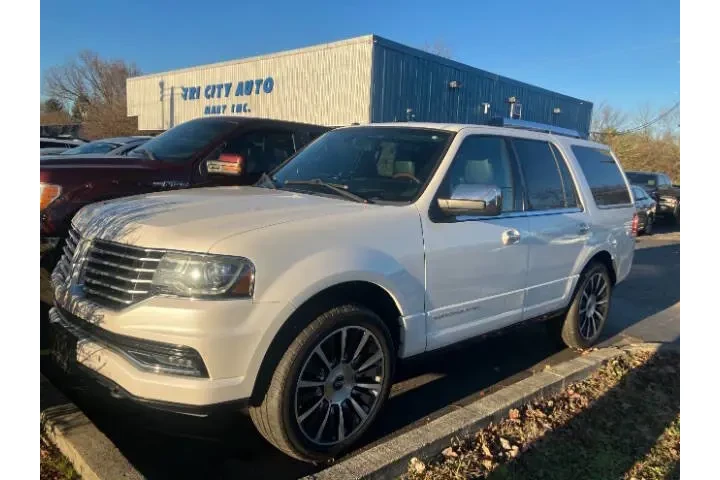 $13500 : 2016 Navigator Reserve image 3