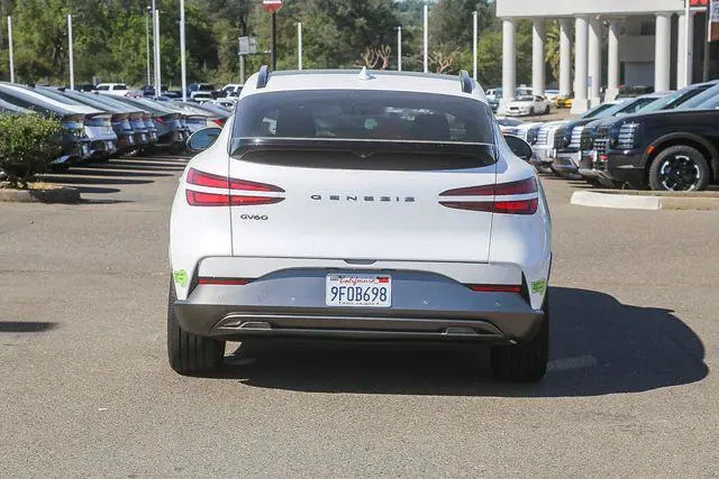 $35492 : Genesis GV60 2023 AWD Perfor image 4