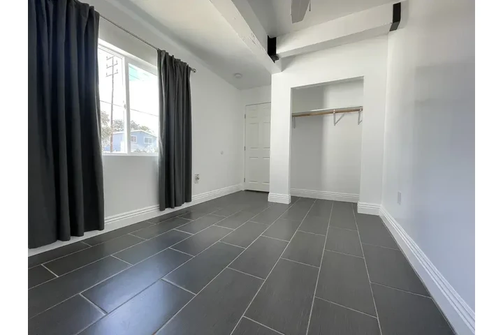 $1250 : 1 bed 1 bath image 5