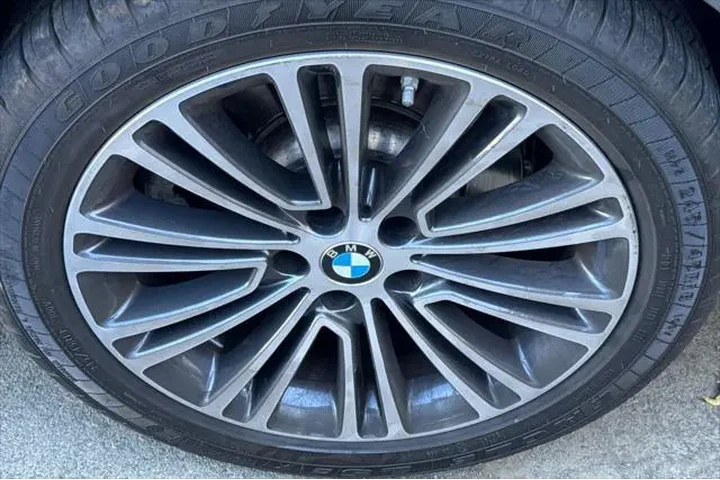 $20990 : BMW 5 Series 2019 530e iPerf image 6