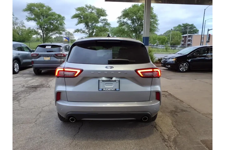 $27642 : Ford Escape 2023 ST-Line 4dr image 4