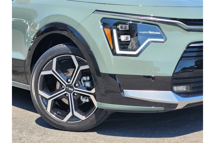 $34799 : 2025 Niro SX Touring image 4