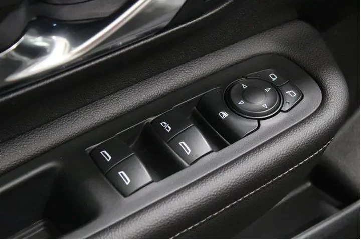 $22911 : GMC Terrain 2022 AWD SLE 4dr image 4