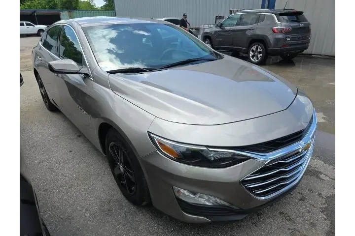 $19773 : Chevrolet Malibu 2024 LT 4dr image 4