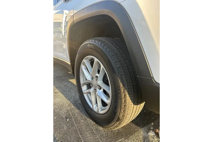 $26990 : Jeep Grand Cherokee 2023 4x2 image 5