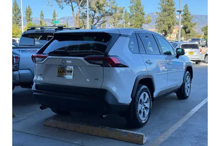 $25999 : Toyota RAV4 2024 LE 4dr SUV image 3