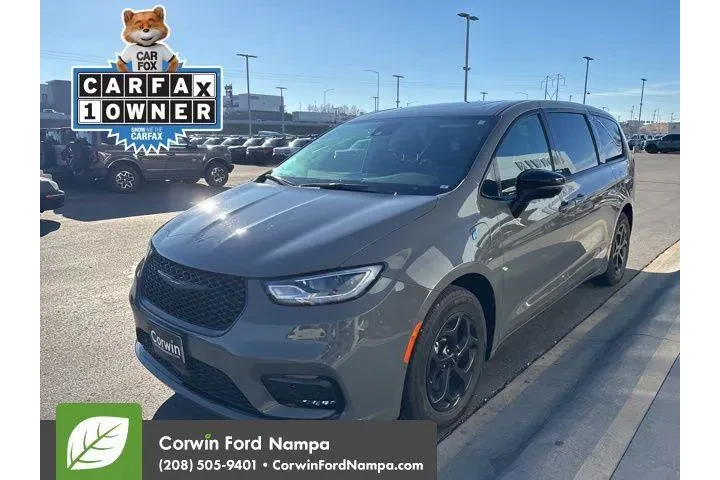 $31989 : Chrysler Pacifica Plug-In Hy image 3