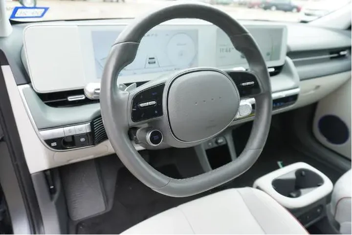 $27725 : Hyundai IONIQ 5 2023 AWD SEL image 8