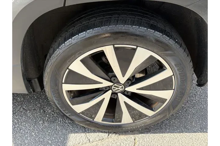 $18319 : Volkswagen Taos 2024 SE 4dr image 9