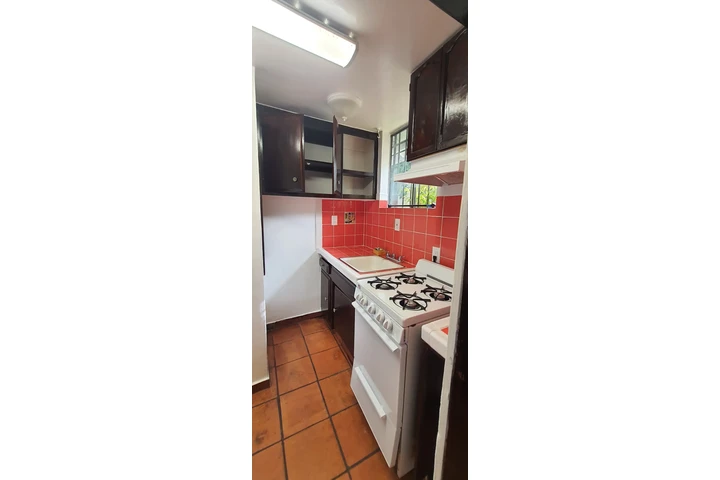 $1350 : ESTUDIO WEST HOLLYWOOD image 2