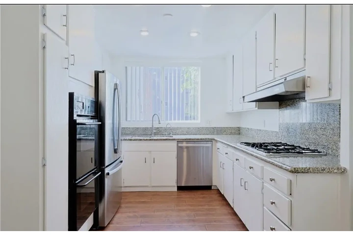 $1550 : 1 Bed 1Bath Apt in Gardena image 4
