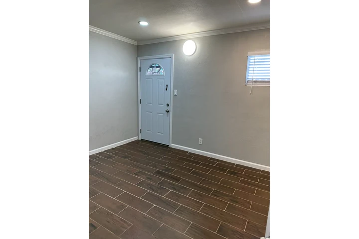 $1300 : cuarto master con bano image 5
