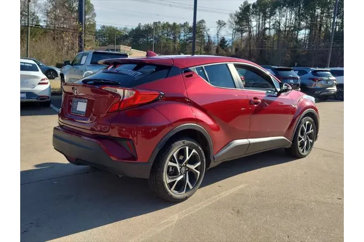$16655 : Toyota C-HR 2018 XLE 4dr Cro image 7