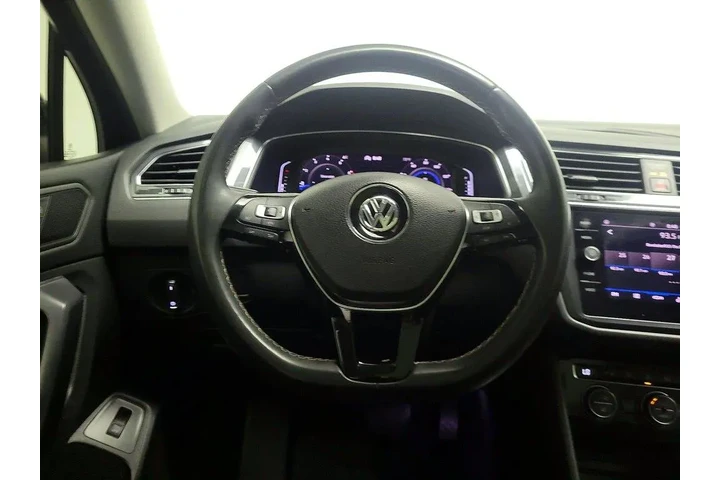 $17998 : Volkswagen Tiguan 2021 SE 4d image 10