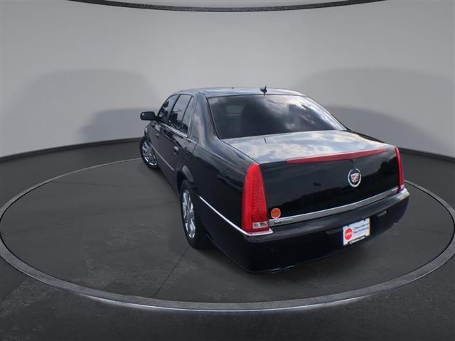 PRE-OWNED 2008 CADILLAC DTS W image 7