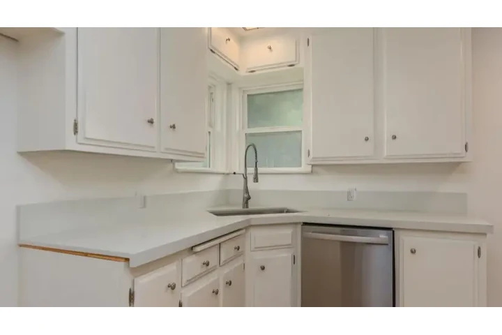 $1450 : Available 1Bedroom Apt image 5