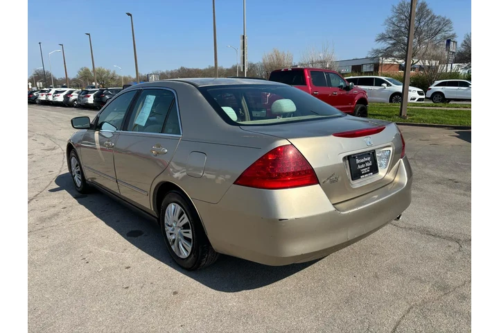 2006 Accord Sdn LX AT image 4