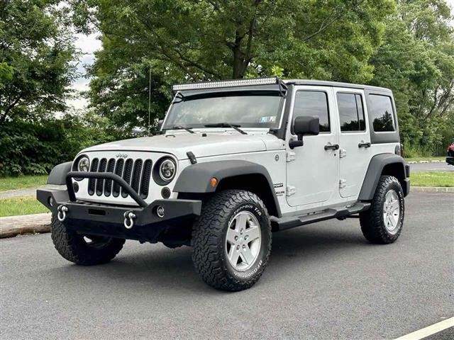 2014 Wrangler Unlimited Sport image 3