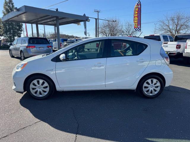 $9998 : 2012 Prius c Two image 10