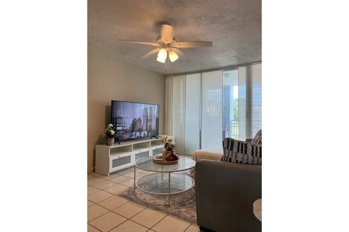 $1600 : Penthouse Trujillo Alto image 2