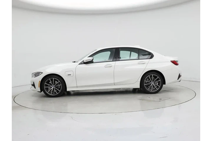 $27998 : BMW 3 Series 2022 330e 4dr S image 3