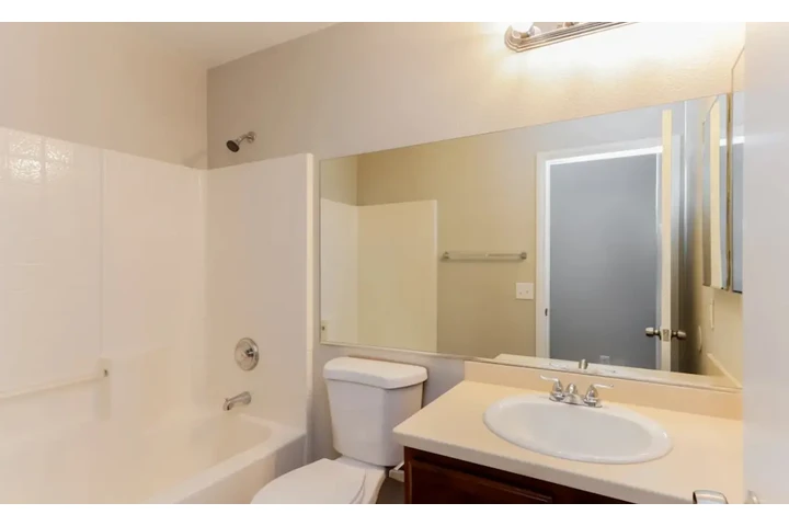 $1700 : SINGLE FAMILY HOME image 9