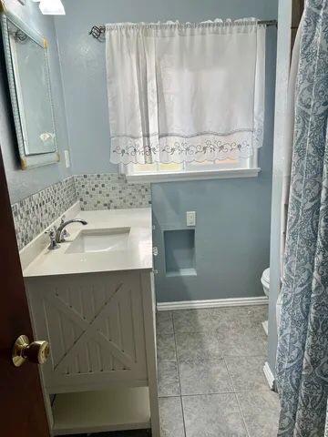 $1700 : Downey CA 3 - 3 Bath image 4