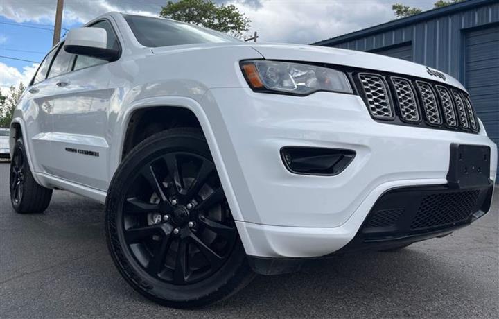 $19488 : 2017 Grand Cherokee Altitude, image 1