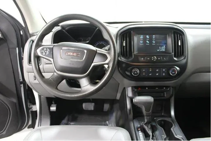 $21951 : GMC Canyon 2018 4x2 Base 4dr image 2