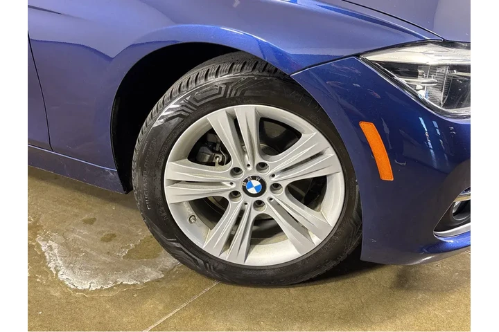 $17899 : 2018 3 Series 330i xDrive image 10