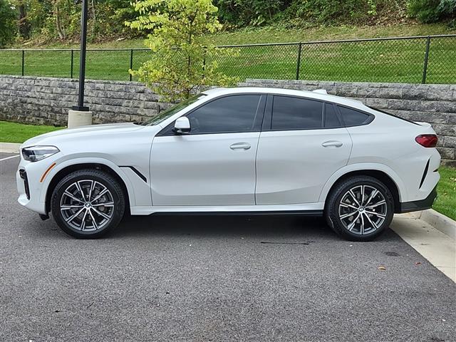 $61943 : 2022 BMW X6 xDrive40i image 6