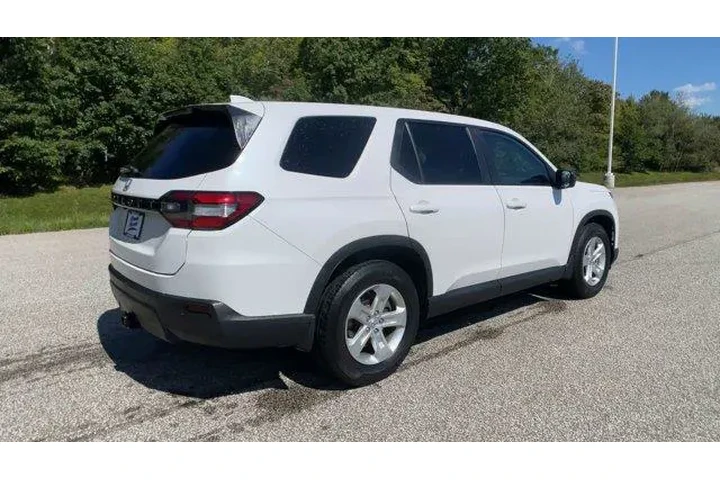 $33474 : Honda Pilot 2023 AWD LX 4dr image 8
