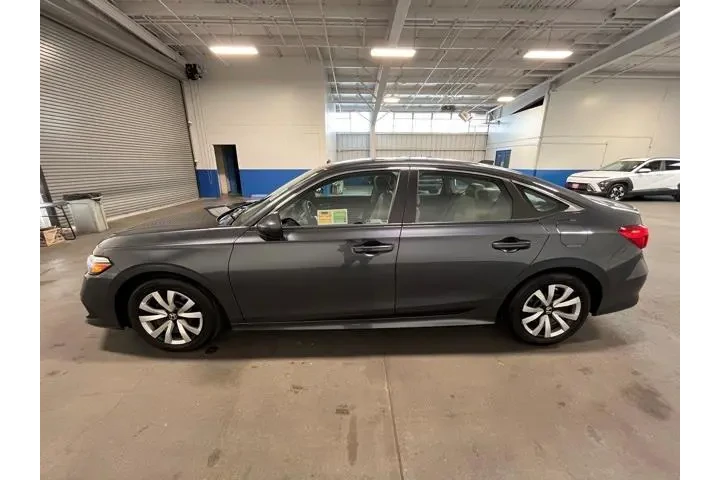 $23591 : Honda Civic 2023 LX 4dr Seda image 6