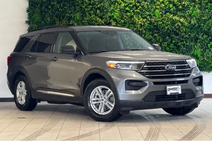 $23296 : Ford Explorer 2021 XLT 4dr S image 2
