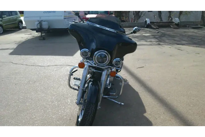 $4500 : 1999 Harley-Davidson FLHT Ele image 5