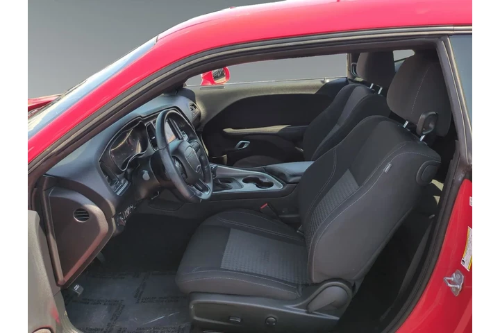 $28855 : Dodge Challenger 2022 SXT 2d image 9