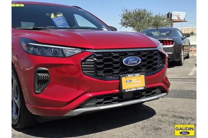 $24888 : Ford Escape 2023 ST-Line 4dr image 2
