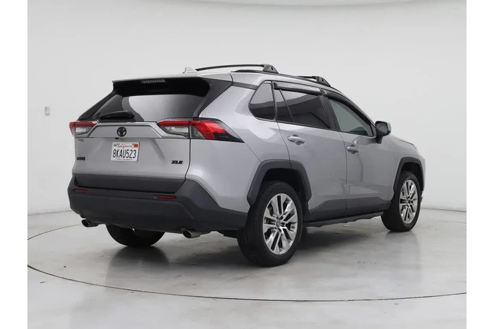 $23998 : Toyota RAV4 2019 XLE Premium image 8